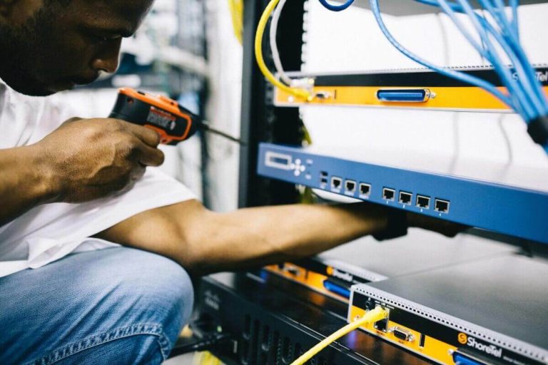 pexels field engineer 442154